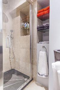 neat and trim shower area in Cannes - Palm Eden luxury apartment