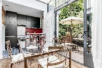 rectangular, glass table and seats for 4 people in a Paris luxury apartment