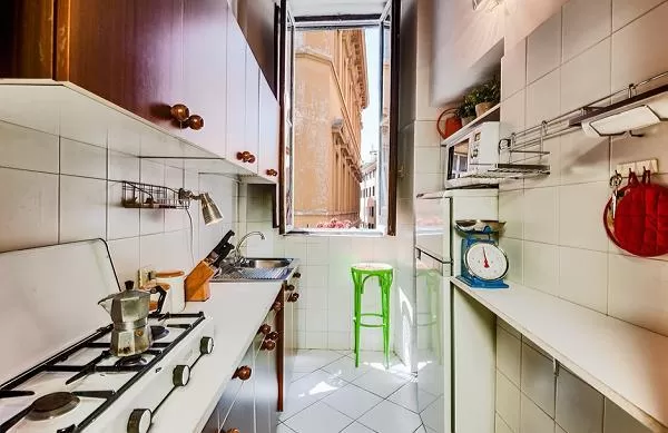 updated kitchen appliances in Rome - Spanish Steps Charming Lucina luxury apartment