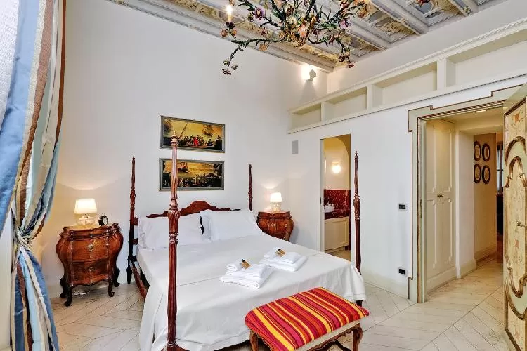 beautiful Rome - Boccaccio Trevi Fountain 2BR luxury apartment and holiday home