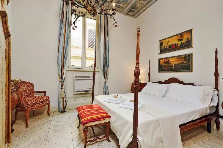 charming Rome - Boccaccio Trevi Fountain 2BR luxury apartment and vacation rental
