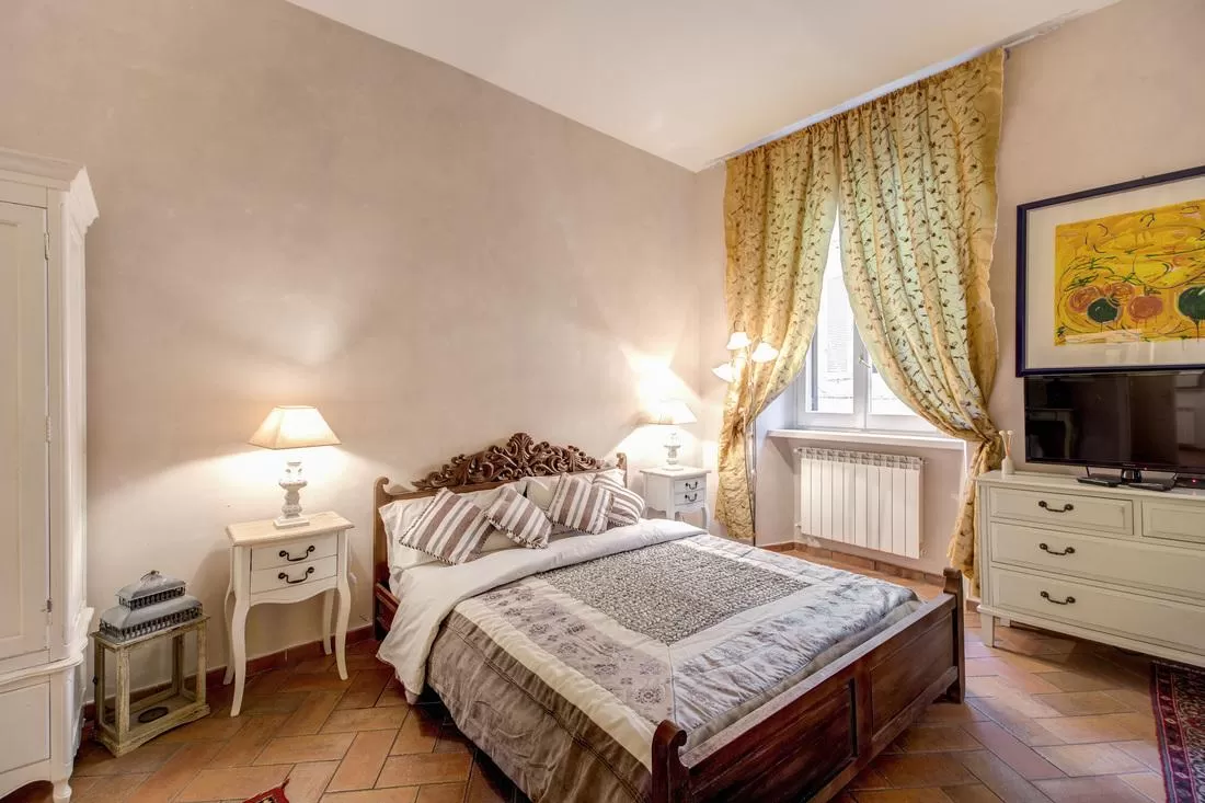 charming bedroom in Rome - Navona Enchant luxury apartment