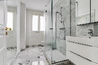 nice bathroom in Champs Elysées - Bassano 2 Bedrooms luxury apartment