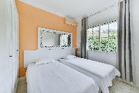 clean and crisp bedding in Cannes - Palm Spring Villa luxury apartment