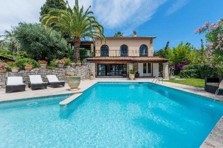 amazing swimming pool of Cannes - Palm Spring Villa luxury apartment