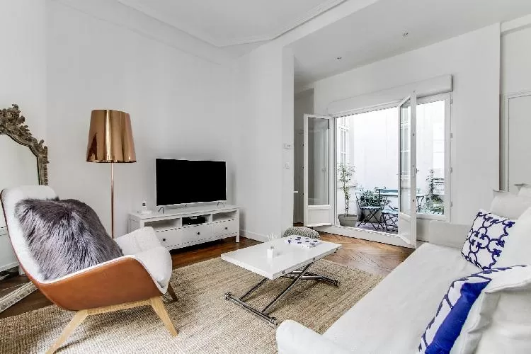 Sleek and new 2-bedroom Paris luxury apartment