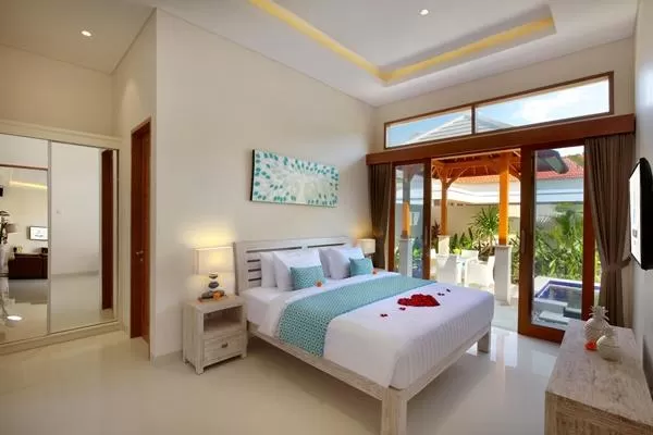 fresh and clean bedding in Bali - Legian Villa Holliday luxury apartment