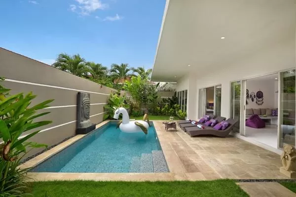 awesome swimming pool of Bali Cosy Villa Lila luxury apartment