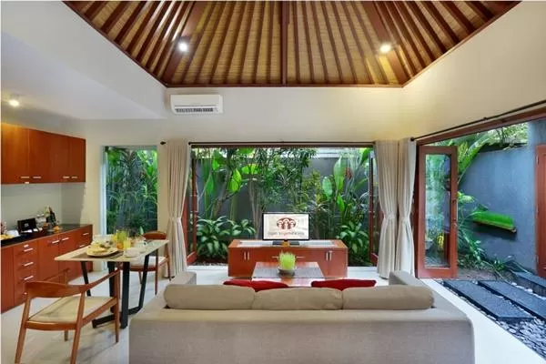 breezy and bright Bali - Legian Kriyamaha Villa 5 luxury apartment
