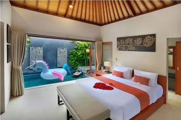 clean and fresh bedroom linens in Bali - Legian Kriyamaha Villa 5 luxury apartment