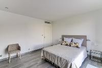 clean and crisp bed sheets in Corsica - Figarella luxury apartment