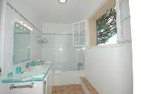 immaculate bathroom of Cannes Villa Ste Genevieve luxury apartment