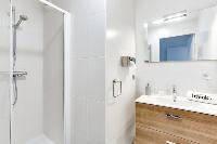 energizing shower in Cannes Apartment Isola Bella luxury apartment