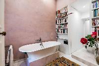 nice bathtub in Saint Germain des Prés - Luxembourg Private Garden luxury apartment