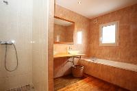 amazing marble bathroom walls of Corsica - Villa Daria luxury apartment